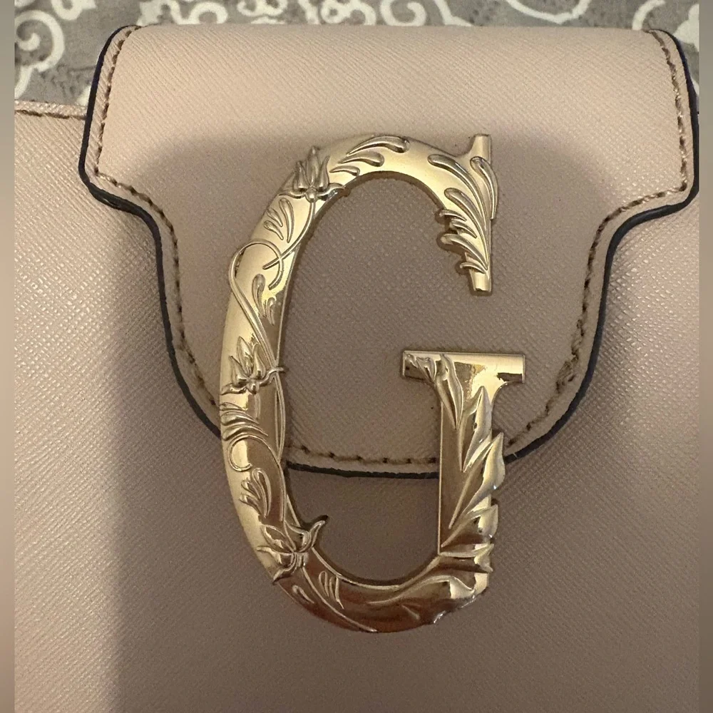GUESS Beige Handbag with Gold Accent - Picture 3 of 9